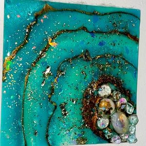 Geode wall art from Etsy